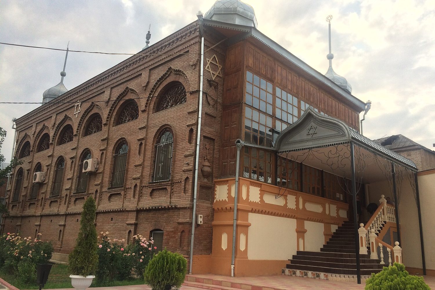 Здание синагоги в Губе